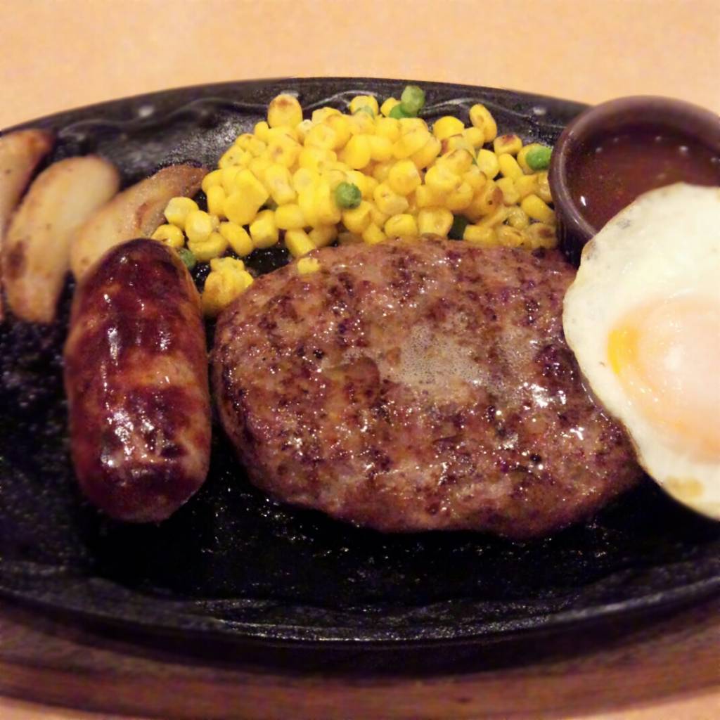 粗挽きソーセージとハンバーグの盛り合わせ