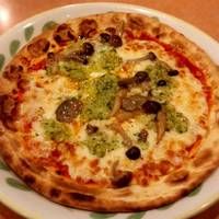 野菜ときのこのピザ