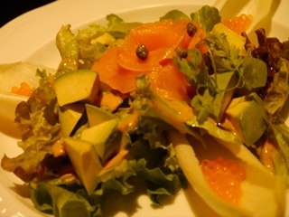 スモークサーモンとアボカド