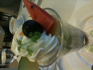 蜂の巣ヨーグルトパフェ