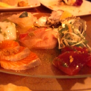 魚金バルの刺身盛り合わせ