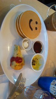 シンプルパンケーキと前菜３種