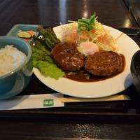 煮込みハンバーグ定食　〜温玉のせ〜