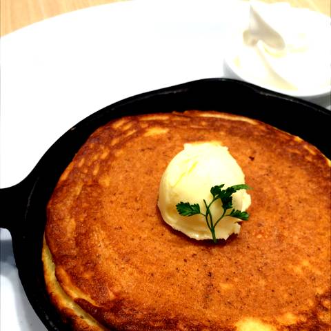 発酵バターの窯出しフレンチパンケーキ