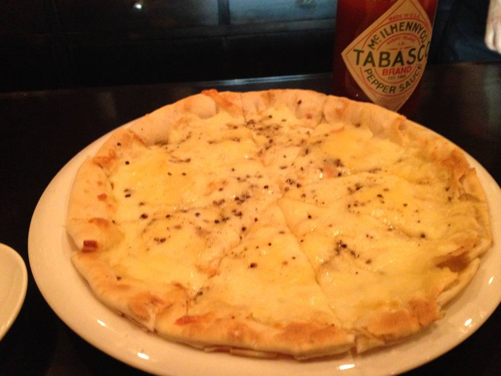 ４種のチーズピザ