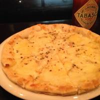 ４種のチーズピザ