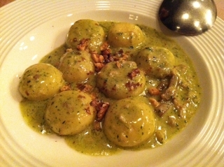 じゃがいもニョッキ　バジルクリームソース