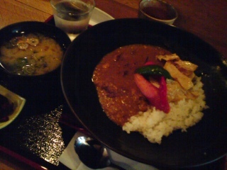 白味噌で作った湯葉と京野菜のカレー
