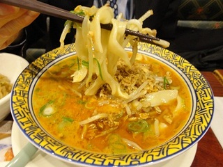 シャンラー刀削麺