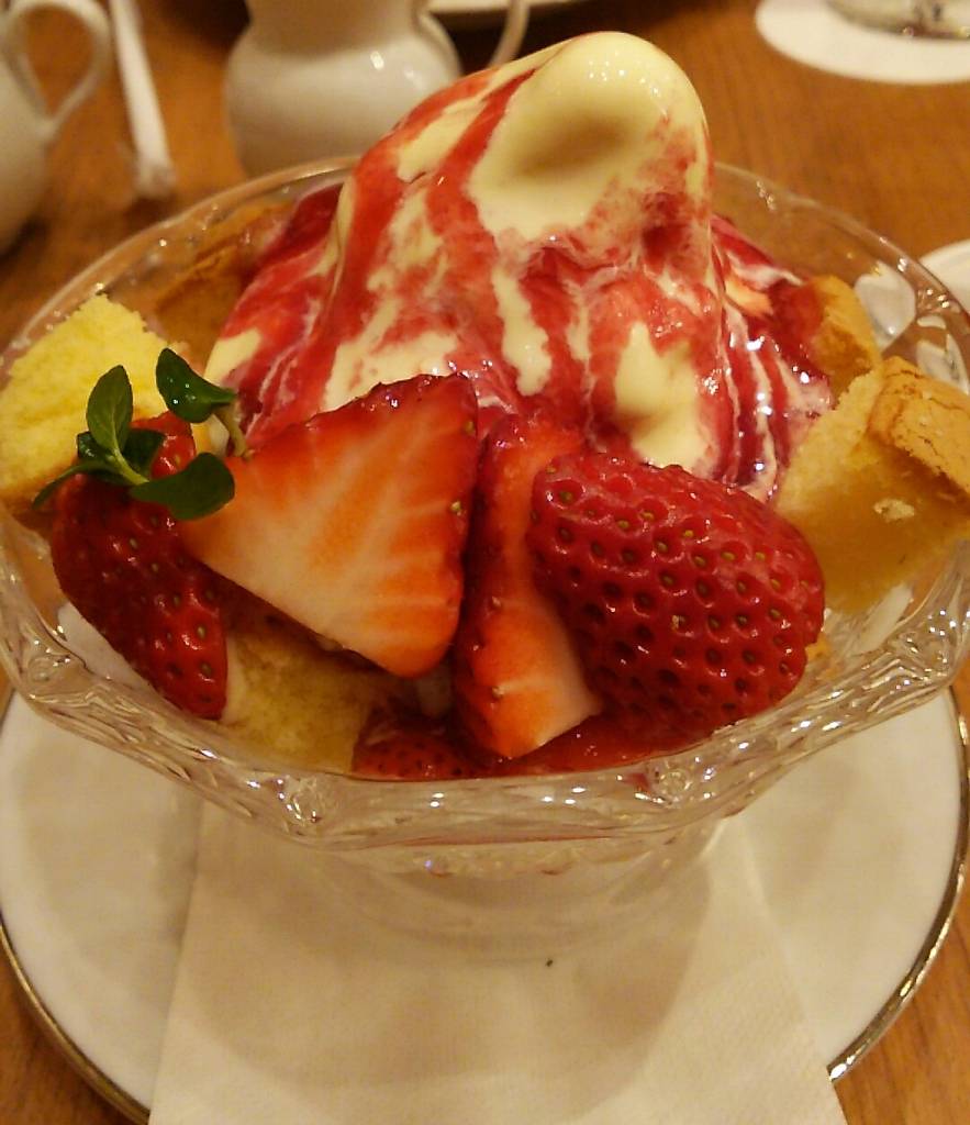 いちごパフェ