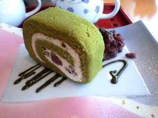 抹茶ロールケーキ