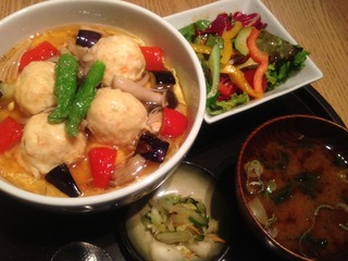 海老真丈とふわふわ玉子のきのこ餡かけ丼