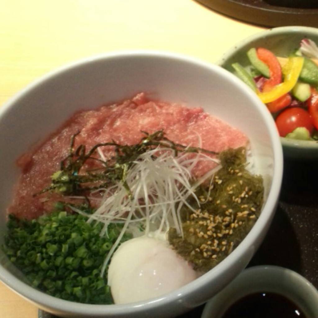 マグロのとろ落ちと芽かぶ丼