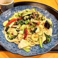 たっぷり野菜のペペロンチーノ