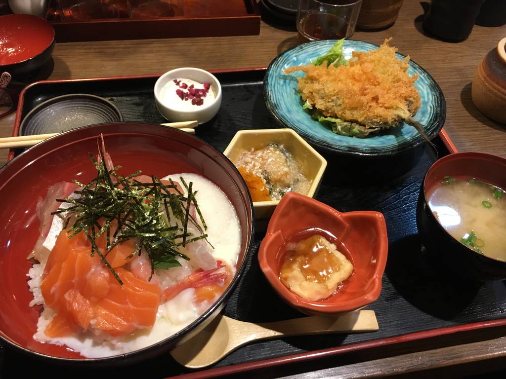 海鮮丼