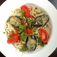 トマトとナスの冷たいパスタ