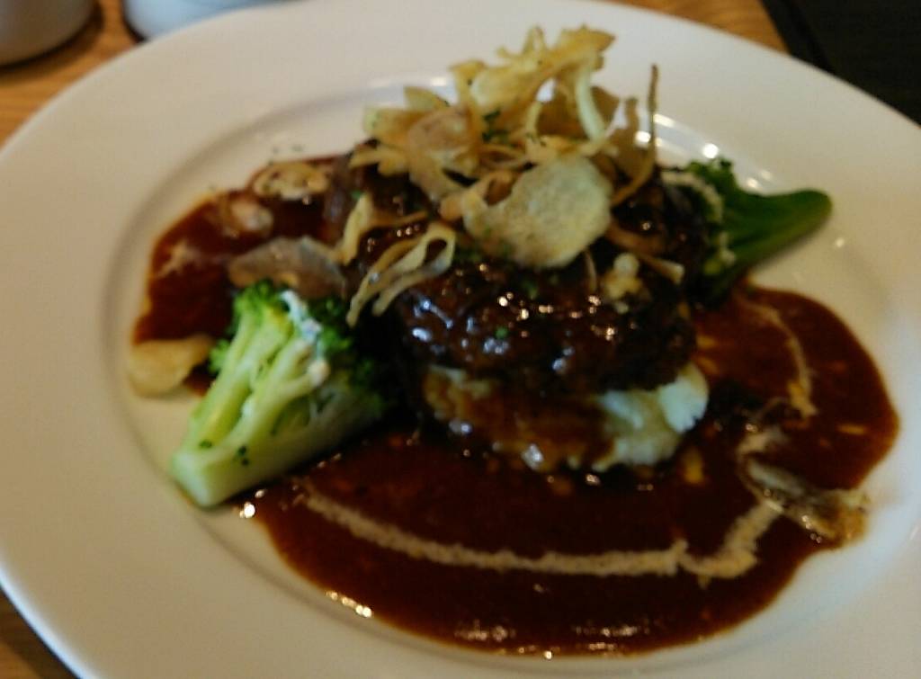 ハンバーグとマッシュポテト　特製デミグラスソース