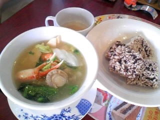 海鮮と春野菜の彩りあんかけおこげ～黒米入り～