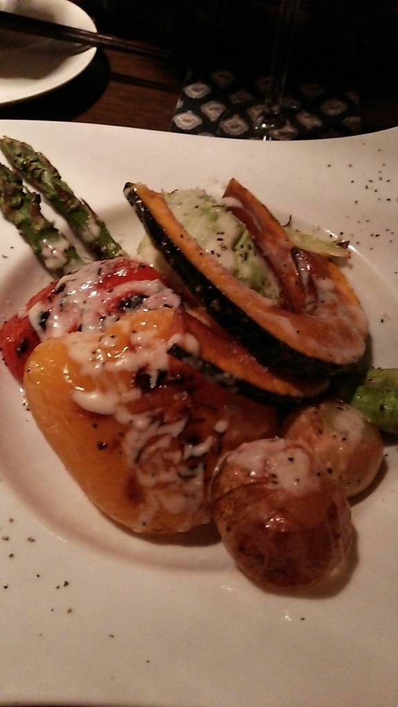 グリルした季節野菜のサラダ