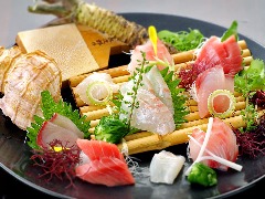 人気のお造り盛り合わせ♪