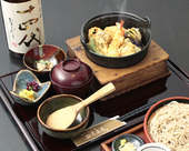 鉄鍋天丼＝武蔵府中古墳天丼